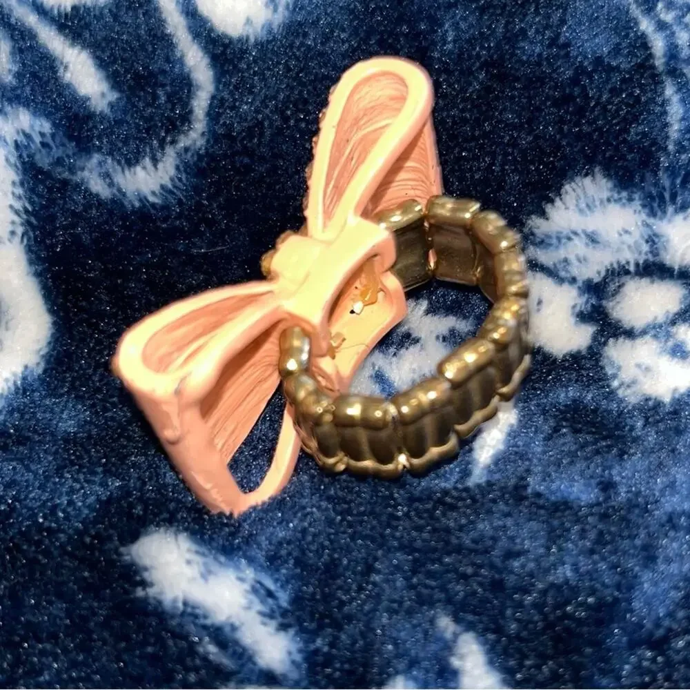 Vintage Ring Peachy Pink Bow Rhinestone Enamel Metal Ribbon Statement Stretch